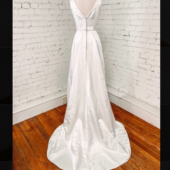 Custom Bow Front Wedding Gown with Covered Buttons - Picture 2 of 4